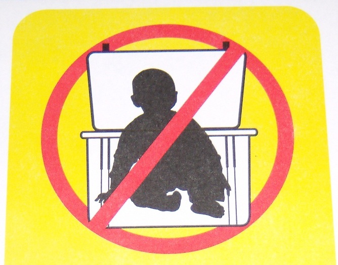 Warning - Close lid when baby is in box! 